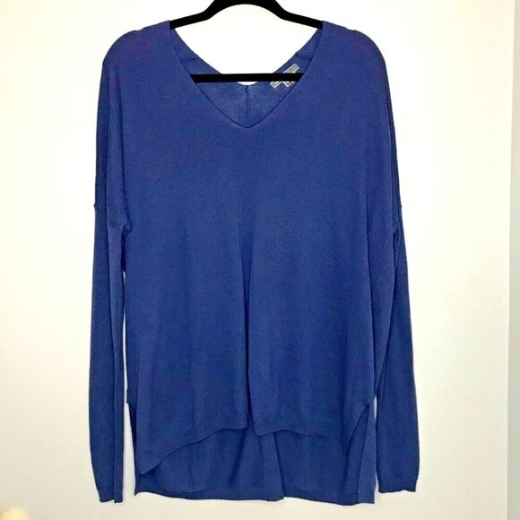 Vince‎ V-Neck Sweater Size Small Blue Merino Wool Blend Slight side cuts - Picture 1 of 6